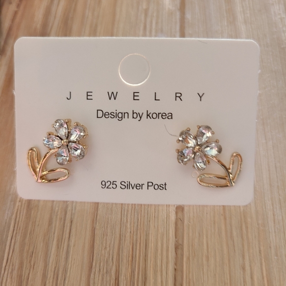 🌼🌼NEW🌼🌼Beautiful Flower Earrings with 925 Silver Posts - Picture 10 of 13